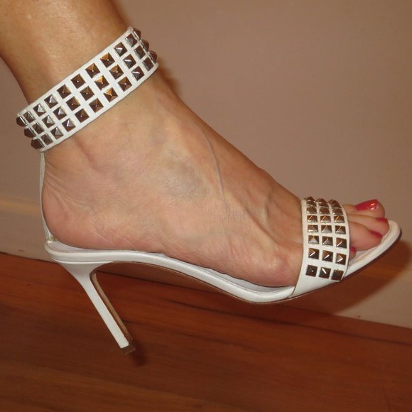 Sexy MANOLO BLAHNIK White Leather Studded Ankle Cuff High Heel Sandals - Picture 8 of 10